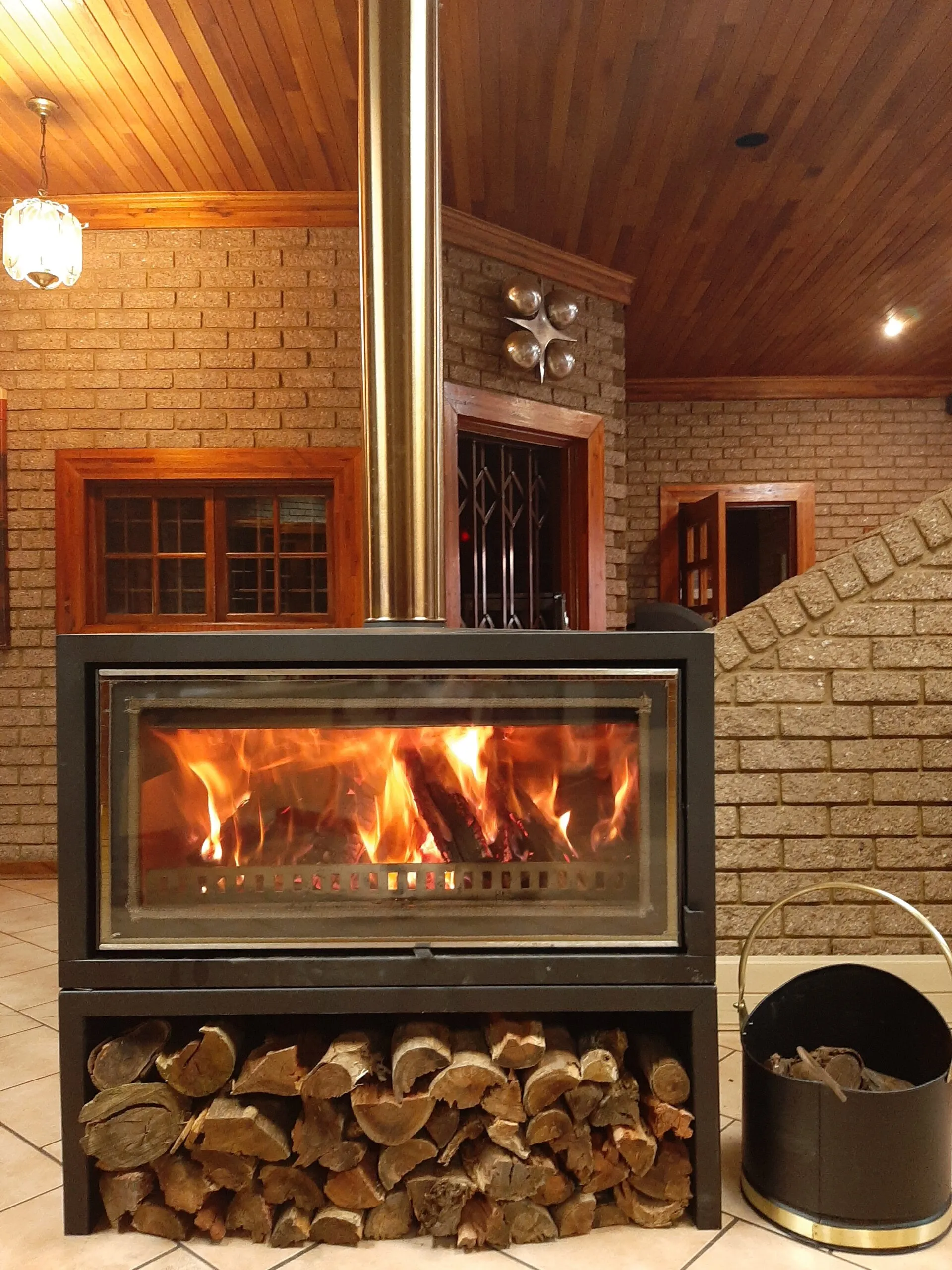 Firescape 1060 Freestanding Fireplace - Image 5